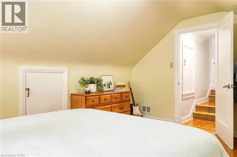 5 Brentwood Avenue Kitchener ON N2H 2C4