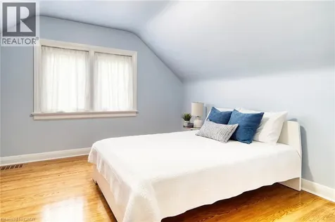 5 Brentwood Avenue Kitchener ON N2H 2C4