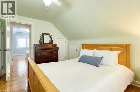 5 Brentwood Avenue Kitchener ON N2H 2C4