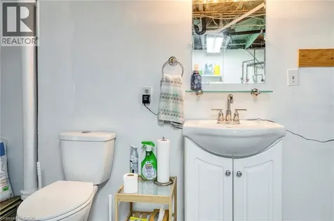 5 Brentwood Avenue Kitchener ON N2H 2C4