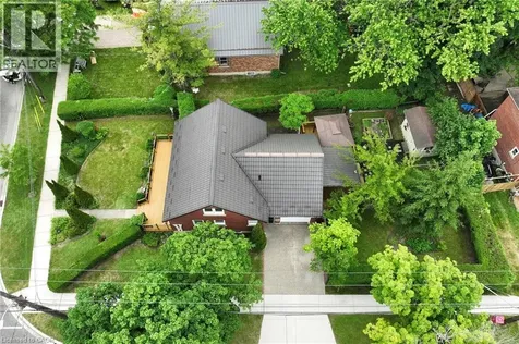 5 Brentwood Avenue Kitchener ON N2H 2C4