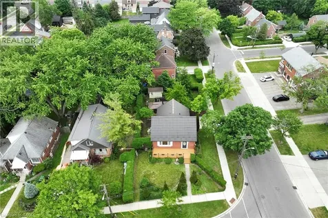 5 Brentwood Avenue Kitchener ON N2H 2C4