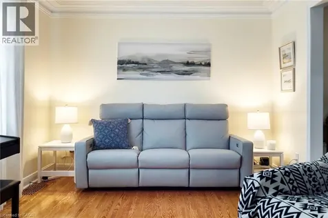 5 Brentwood Avenue Kitchener ON N2H 2C4