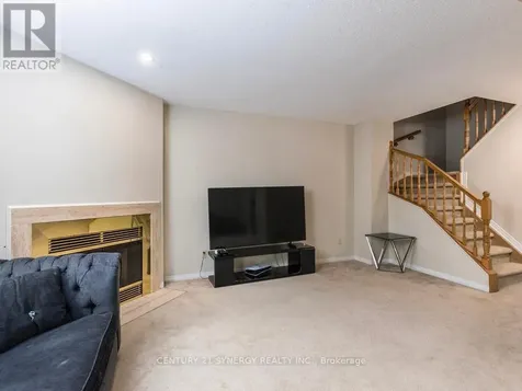 1 Winnegreen Court Ottawa ON K1G 5P3