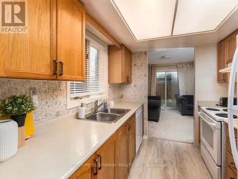 1 Winnegreen Court Ottawa ON K1G 5P3