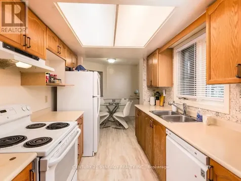 1 Winnegreen Court Ottawa ON K1G 5P3