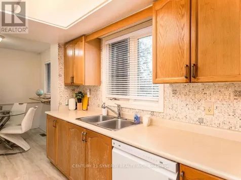 1 Winnegreen Court Ottawa ON K1G 5P3