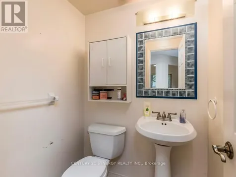 1 Winnegreen Court Ottawa ON K1G 5P3