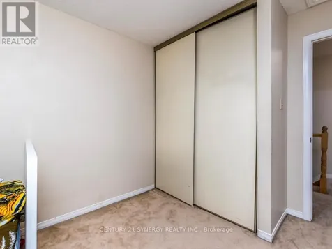 1 Winnegreen Court Ottawa ON K1G 5P3
