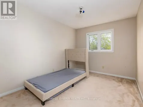 1 Winnegreen Court Ottawa ON K1G 5P3