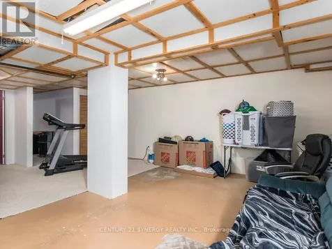 1 Winnegreen Court Ottawa ON K1G 5P3
