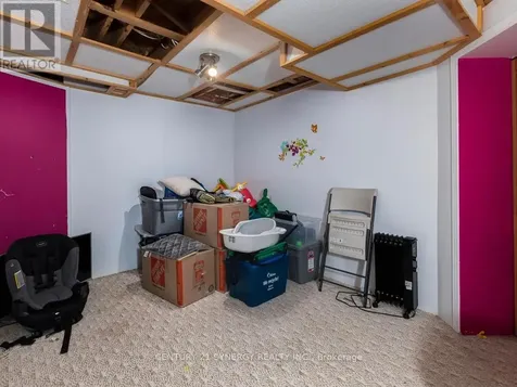 1 Winnegreen Court Ottawa ON K1G 5P3