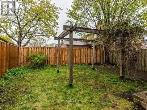 1 Winnegreen Court Ottawa ON K1G 5P3