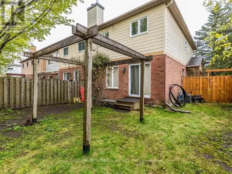 1 Winnegreen Court Ottawa ON K1G 5P3