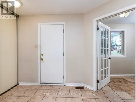 1 Winnegreen Court Ottawa ON K1G 5P3