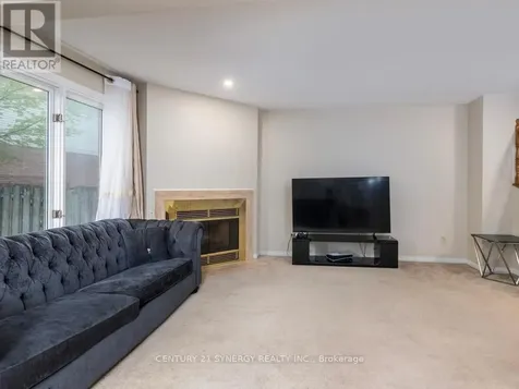 1 Winnegreen Court Ottawa ON K1G 5P3