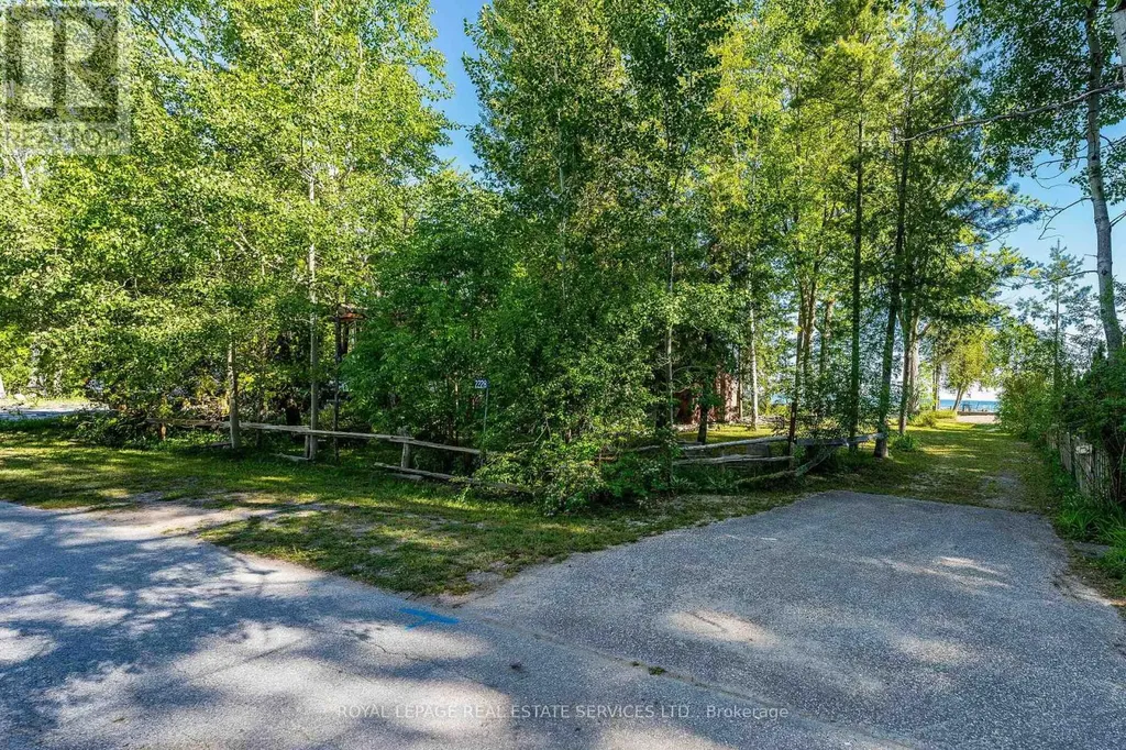 2228 Shore Lane Wasaga Beach ON L9Z 2X6