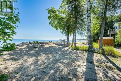 2228 Shore Lane Wasaga Beach ON L9Z 2X6