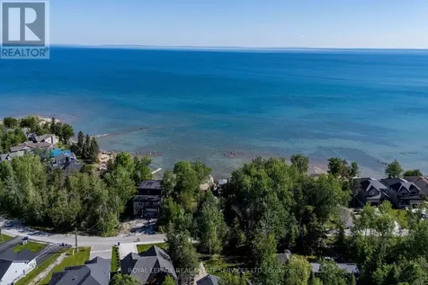 2228 Shore Lane Wasaga Beach ON L9Z 2X6