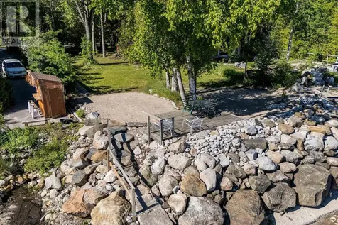 2228 Shore Lane Wasaga Beach ON L9Z 2X6