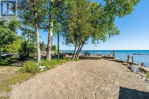2228 Shore Lane Wasaga Beach ON L9Z 2X6