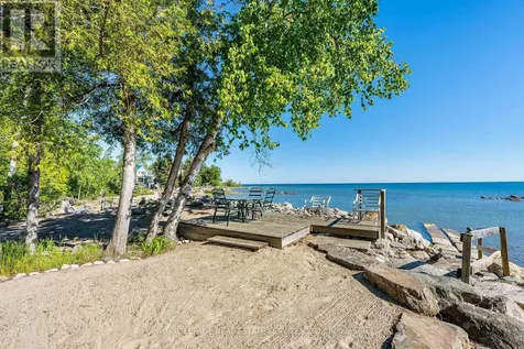 2228 Shore Lane Wasaga Beach ON L9Z 2X6
