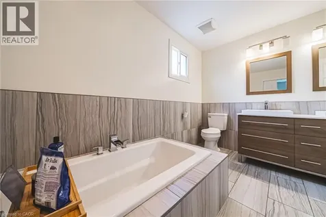 27 Ludlow Crescent Brantford ON N3P 1V2