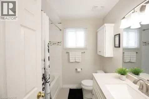 106 Ossington Drive Hamilton ON L8W 3S5
