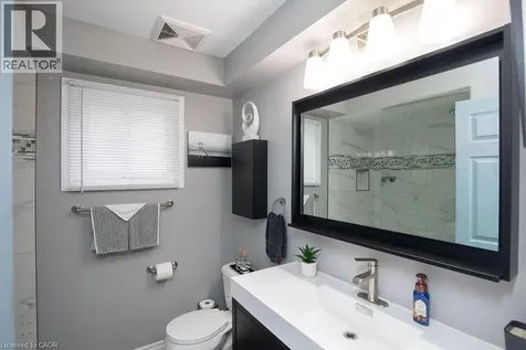 106 Ossington Drive Hamilton ON L8W 3S5
