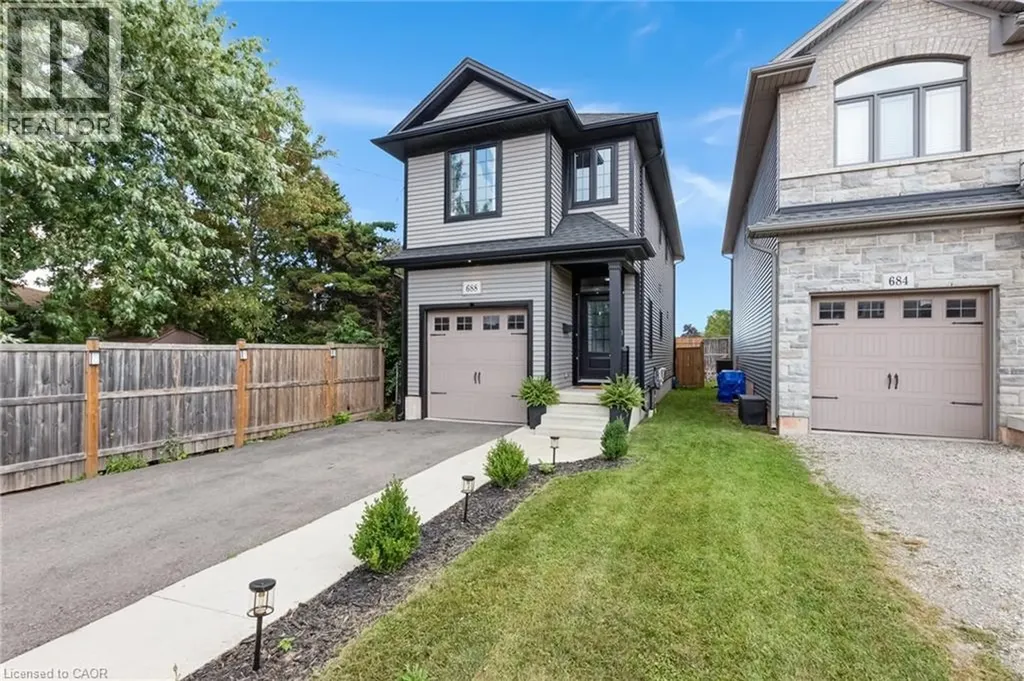 688 Dunn Avenue Hamilton ON L8H 6M6