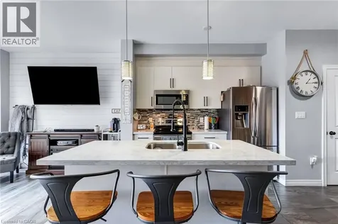 688 Dunn Avenue Hamilton ON L8H 6M6