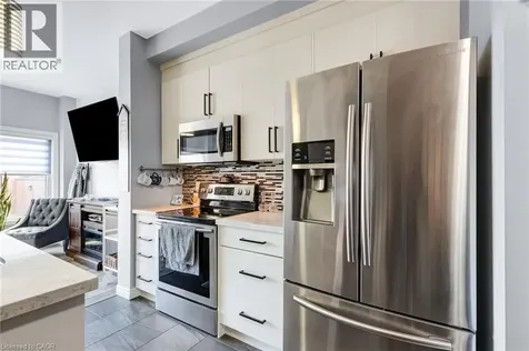 688 Dunn Avenue Hamilton ON L8H 6M6