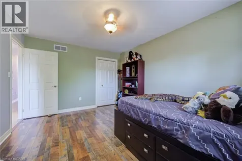 7880 Ascot Circle Niagara Falls ON L2H 3E4