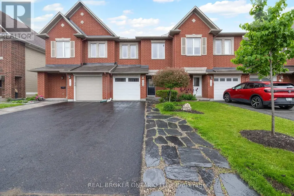 124 Silvermoon Crescent Ottawa ON K4A 0P5