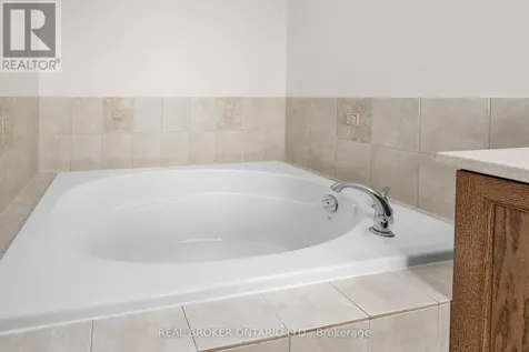 124 Silvermoon Crescent Ottawa ON K4A 0P5