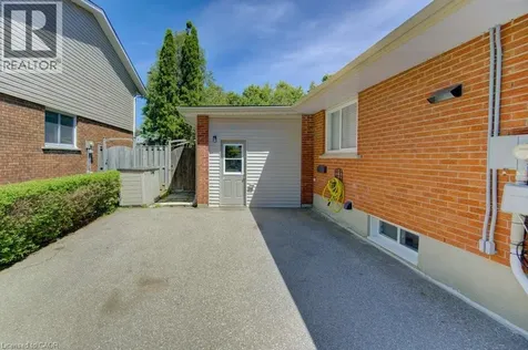136 Dunsmere Drive Kitchener ON N2E 1V7