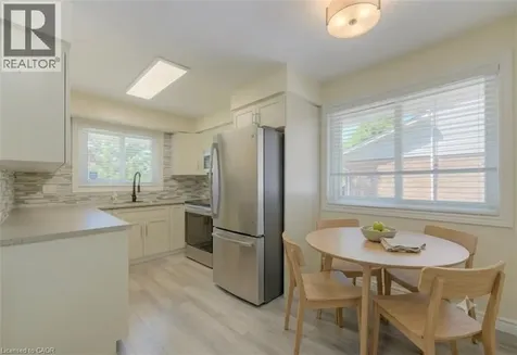 136 Dunsmere Drive Kitchener ON N2E 1V7