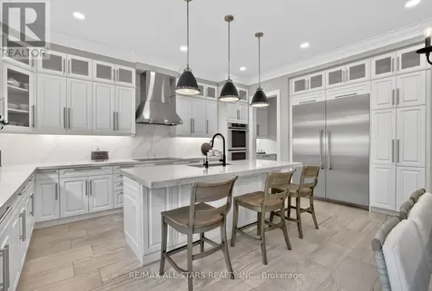 10 Forest Grove Court Aurora ON L4G 3G4