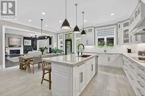 10 Forest Grove Court Aurora ON L4G 3G4