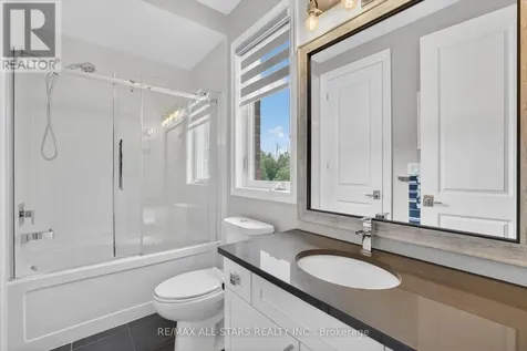 10 Forest Grove Court Aurora ON L4G 3G4