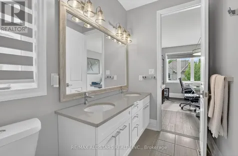 10 Forest Grove Court Aurora ON L4G 3G4
