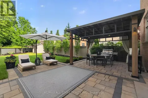 10 Forest Grove Court Aurora ON L4G 3G4