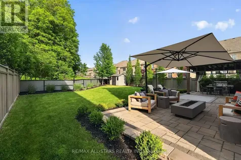 10 Forest Grove Court Aurora ON L4G 3G4