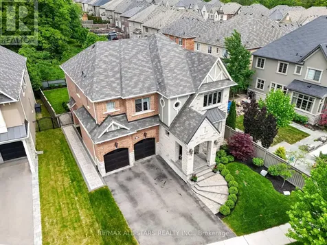 10 Forest Grove Court Aurora ON L4G 3G4