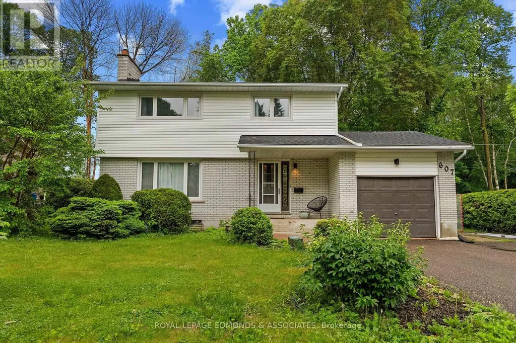 607 Elizabeth Street Pembroke ON K8A 1X3