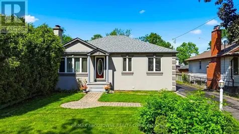 253 Maurice Drive Oakville (co Central) ON L6K 2X2