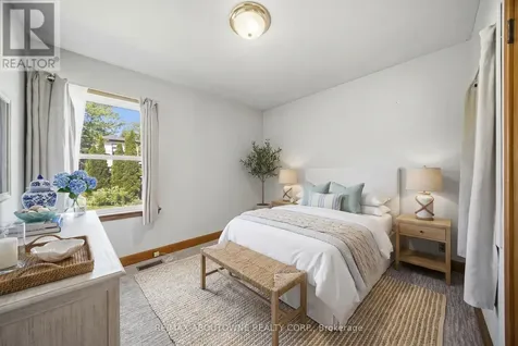 253 Maurice Drive Oakville (co Central) ON L6K 2X2