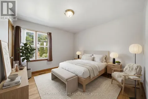 253 Maurice Drive Oakville (co Central) ON L6K 2X2