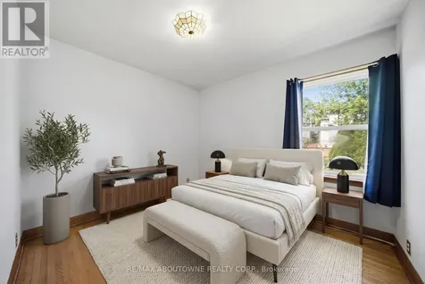 253 Maurice Drive Oakville (co Central) ON L6K 2X2