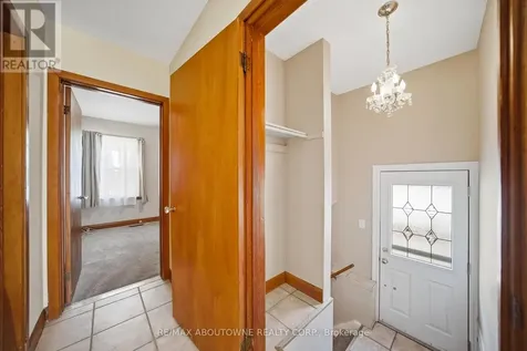 253 Maurice Drive Oakville (co Central) ON L6K 2X2